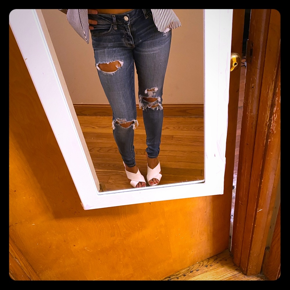 Woman’s American Eagle jeans. Size 2 💕